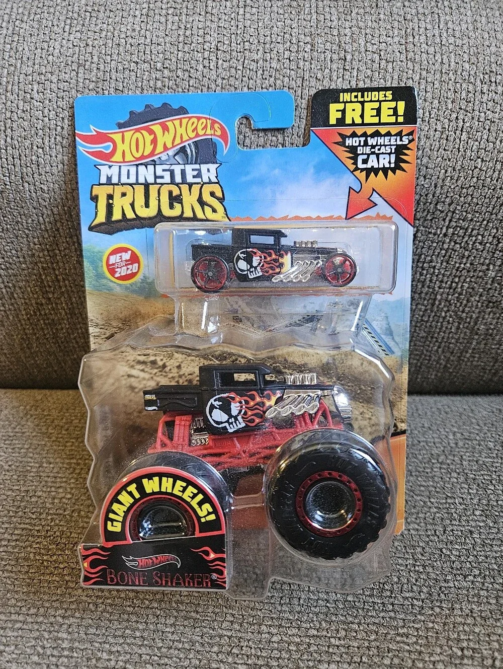 NEW Hot Wheels Monster Trucks Bone Shaker & Diecast Car